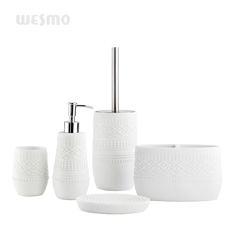 Hot Sale Simple Design White Polyresin Toilet Decoration Bathroom Accessories Set